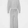 Even&Odd Damen SET BAT SHAPE LOUNGE - Strickpullover - Mottled Light Grey 1 Even&Odd Damen SET BAT SHAPE LOUNGE - Strickpullover - Mottled Light Grey -Even Und Odd Verkäufe 19607ff243f64bf28c0bf6cca24e4100