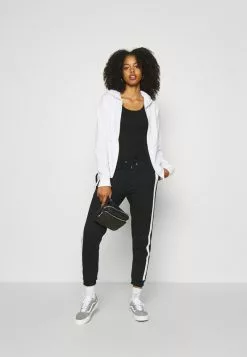 Even&Odd Damen BASIC HOODIE JACKET WITH POCKETS - Kapuzenpullover - White 13 Even&Odd Damen BASIC HOODIE JACKET WITH POCKETS - Kapuzenpullover - White -Even Und Odd Verkäufe 2d6bb8e30f5042f1bb4486a4732020d2