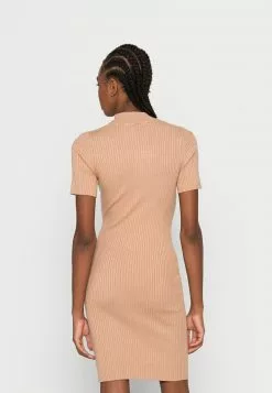 Even&Odd Damen PERKIN NECK SHORT SLEEVE DRESS - Strickkleid - Camel -Even Und Odd Verkäufe 318b39899bc943aea025c9bfde5731e7