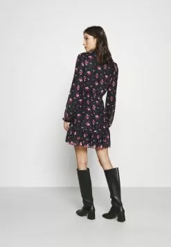 Even&Odd CINTERED V NECK ALL OVER MESH MINI VOLANT DRESS - Freizeitkleid - Black/red | Damen -Even Und Odd Verkäufe 84eee7edc992403fb78b99947093c6db