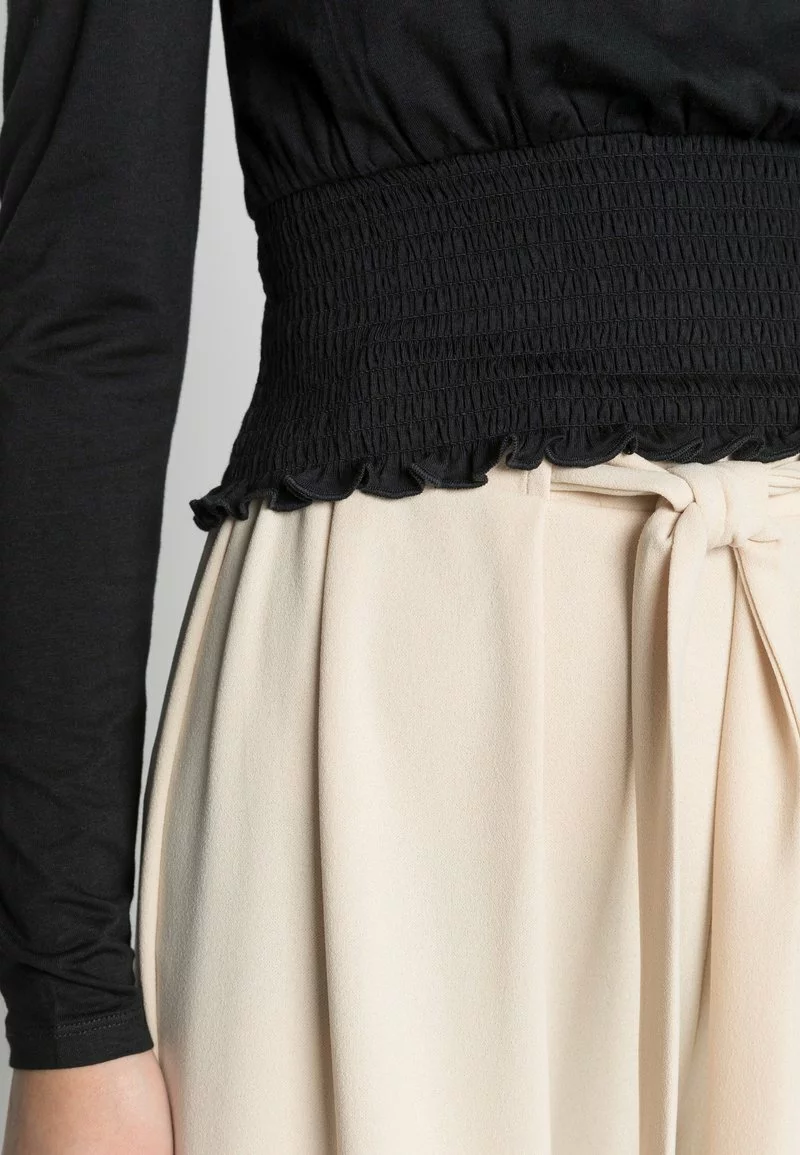 Even&Odd Damen SHIRRING DETAIL LONG SLEEVE CROP WITH GATHER - Langarmshirt - Black 7 Even&Odd Damen SHIRRING DETAIL LONG SLEEVE CROP WITH GATHER - Langarmshirt - Black – Bild 5