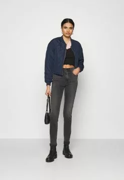 Even&Odd Damen T-Shirt Basic - Black 9 Even&Odd Damen T-Shirt Basic - Black -Even Und Odd Verkäufe bcb70404b22f43269de7c65252f07a29