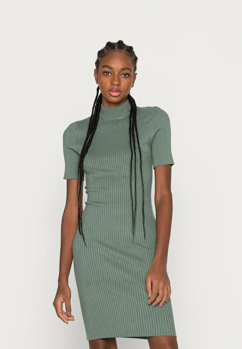 Even&Odd Damen PERKIN NECK SHORT SLEEVE DRESS - Strickkleid - Olive 3 Even&Odd Damen PERKIN NECK SHORT SLEEVE DRESS - Strickkleid - Olive