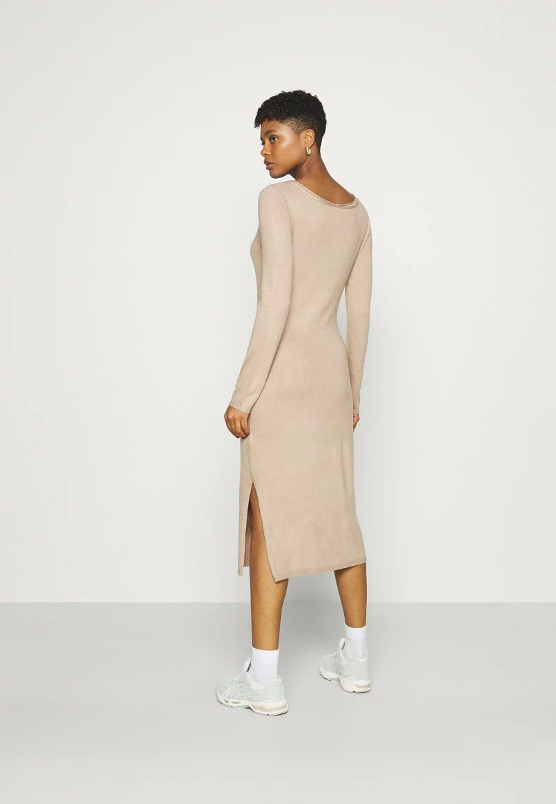Even&Odd Damen KNIT MAXI V NECK DRESS WITH SLIT - Strickkleid - Camel 5 Even&Odd Damen KNIT MAXI V NECK DRESS WITH SLIT - Strickkleid - Camel – Bild 3
